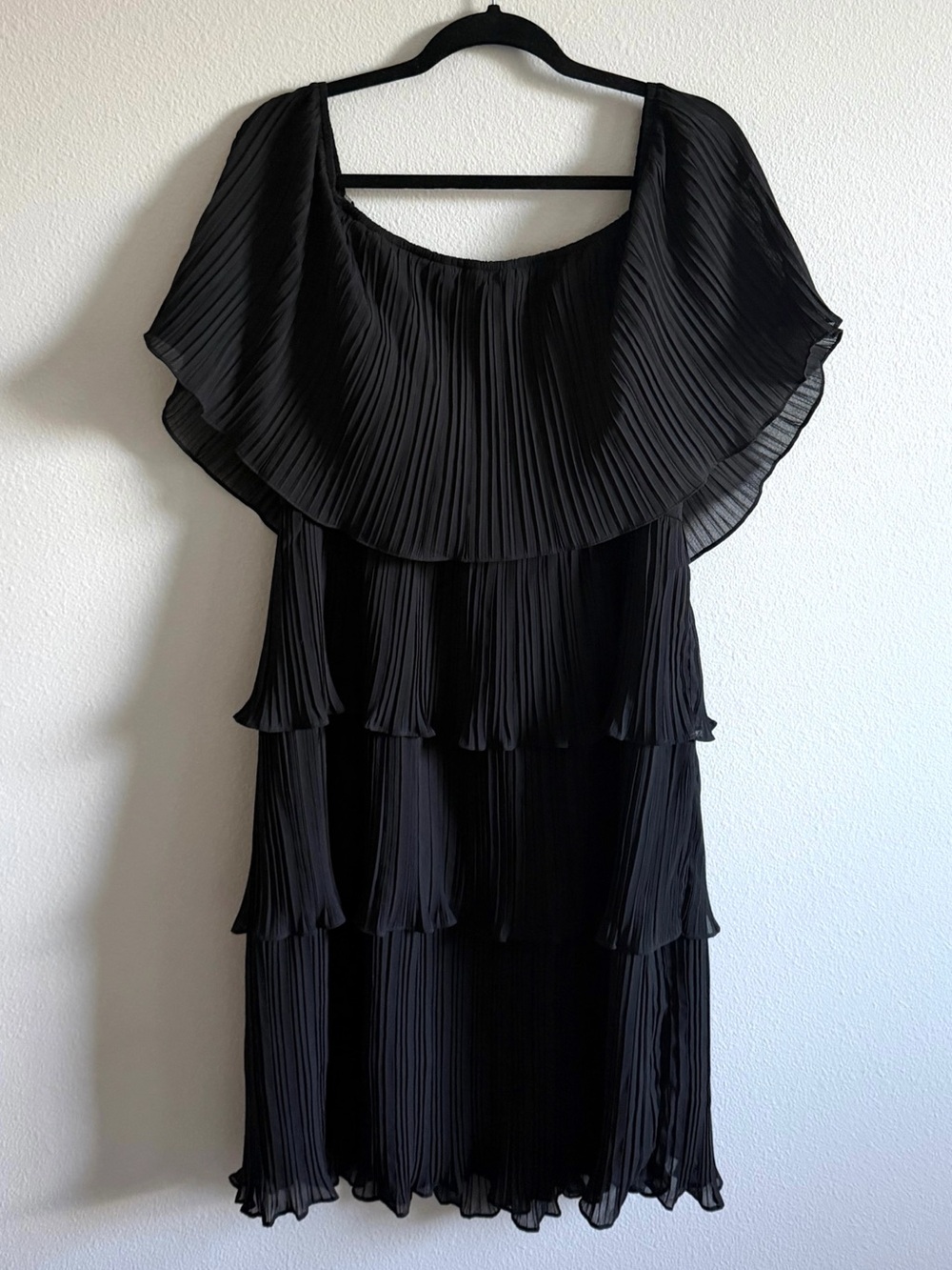 ARULA Black Pleated Tiered Midi Dress